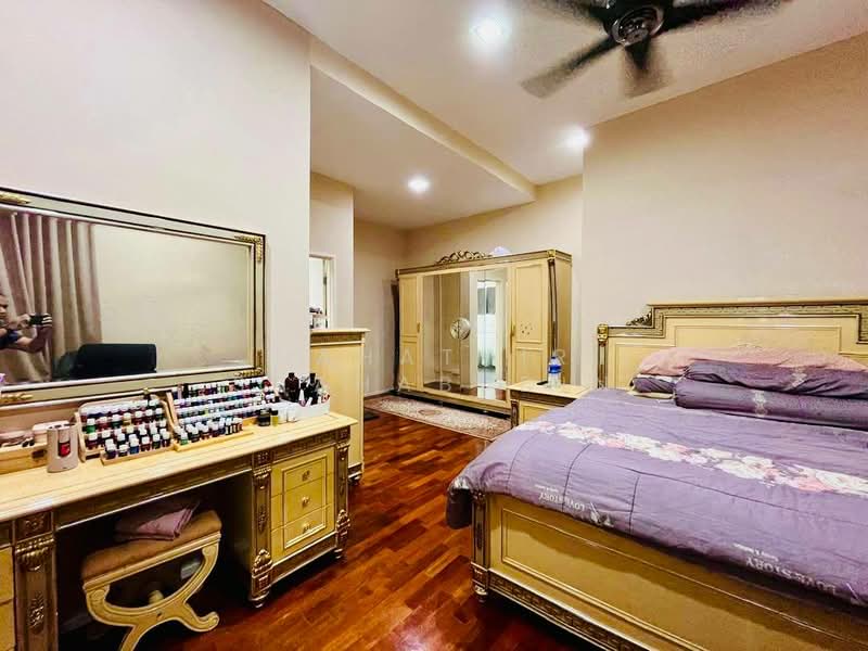 Semi-Detached House for Sale in Cahaya Spk (Shah Alam) - Nahathir Shahabudin - Bedroom - PropertyGuru.com.my
