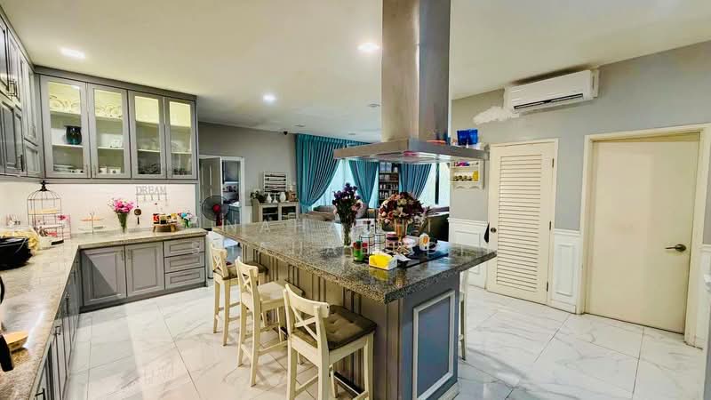 Semi-Detached House for Sale in Cahaya Spk (Shah Alam) - Nahathir Shahabudin - Kitchen - PropertyGuru.com.my