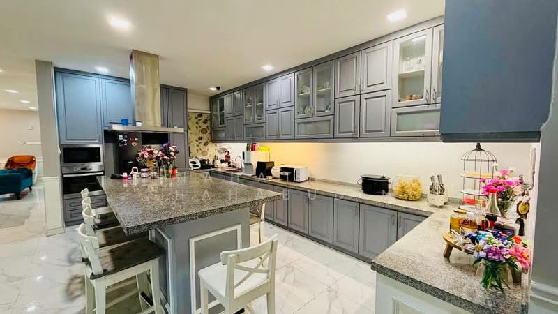 Semi-Detached House for Sale in Cahaya Spk (Shah Alam) - Nahathir Shahabudin - Kitchen - PropertyGuru.com.my