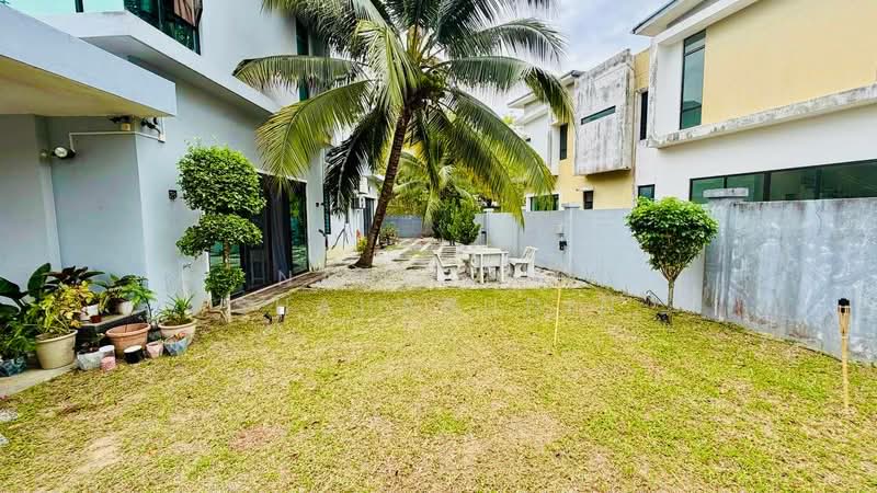 Semi-Detached House for Sale in Cahaya Spk (Shah Alam) - Nahathir Shahabudin - Garden - PropertyGuru.com.my