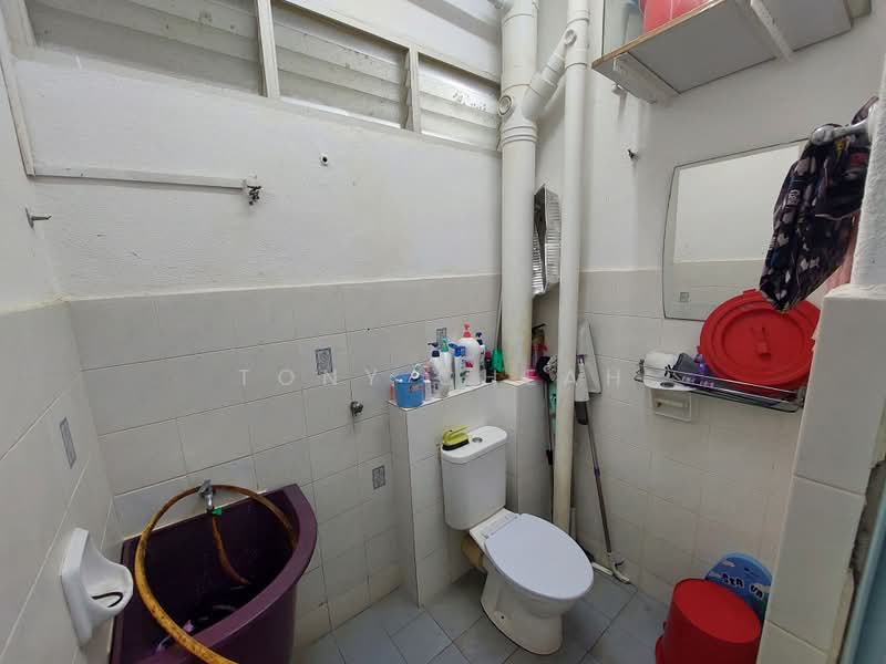 Pangsapuri untuk Dijual di Acres Ville - Tony Cheah - Bathroom - PropertyGuru.com.my