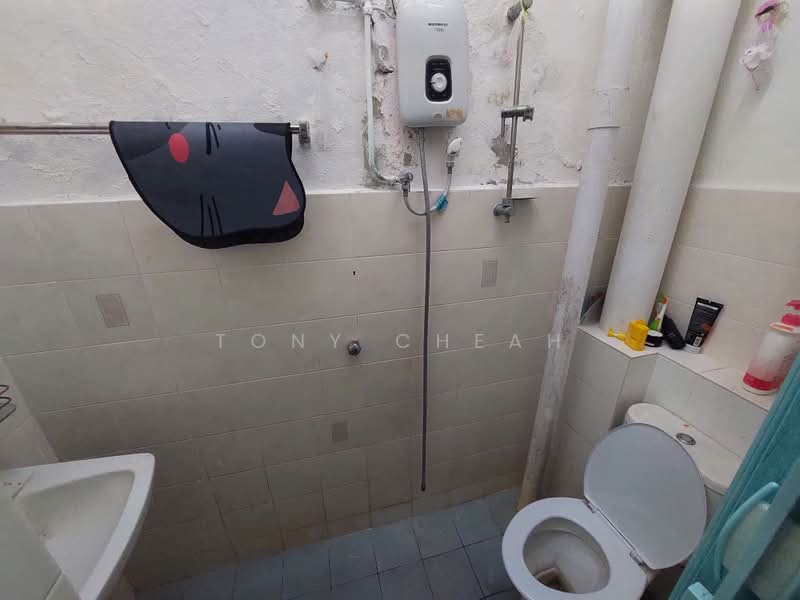 Pangsapuri untuk Dijual di Acres Ville - Tony Cheah - Bathroom - PropertyGuru.com.my