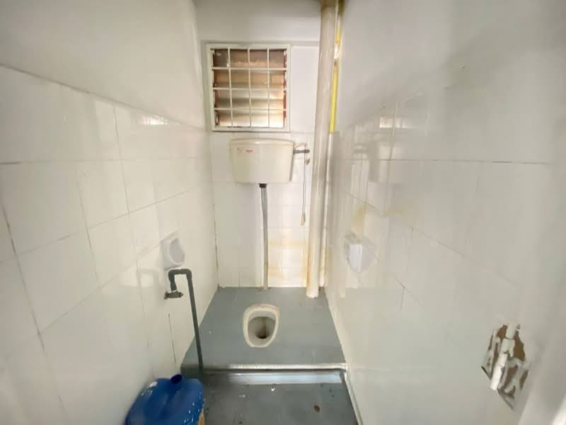 Shop for Rent in Bukit Sentosa (Rawang) - Puteri Ellysha - Bathroom - PropertyGuru.com.my