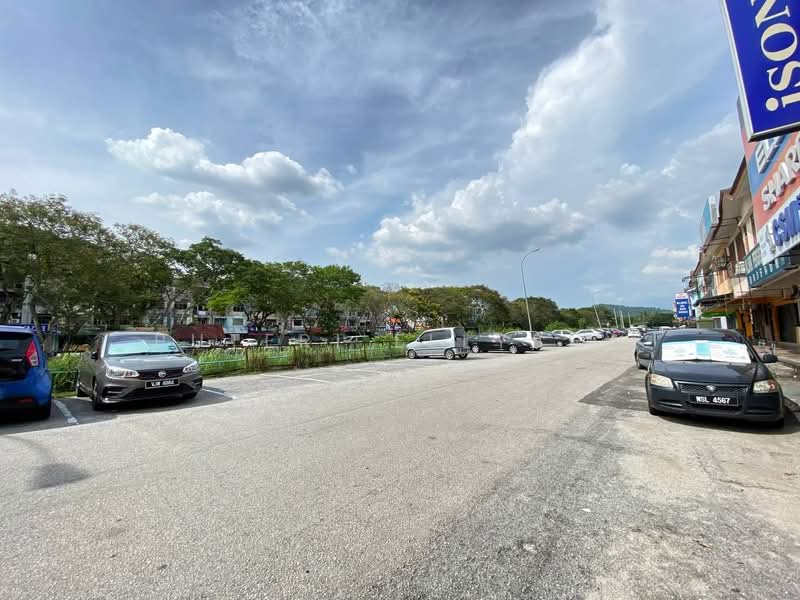 Shop for Rent in Bukit Sentosa (Rawang) - Puteri Ellysha - Exterior - PropertyGuru.com.my