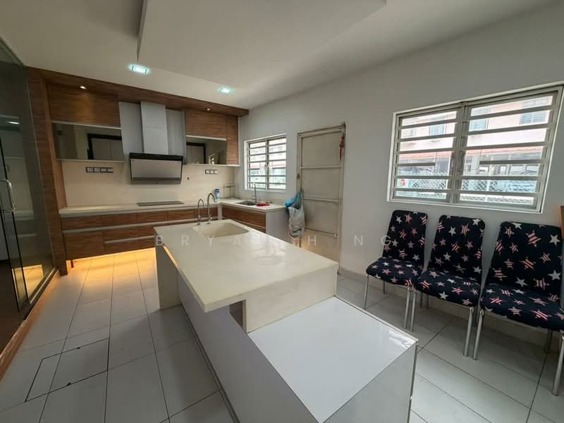 3-storey Terraced House for Sale in Relau (Bukit Jambul) - Bryan H'ng - Kitchen - PropertyGuru.com.my