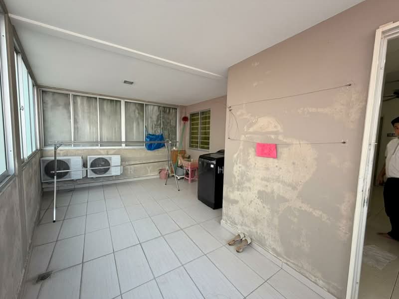 3-storey Terraced House for Sale in Relau (Bukit Jambul) - Bryan H'ng - Balcony - PropertyGuru.com.my