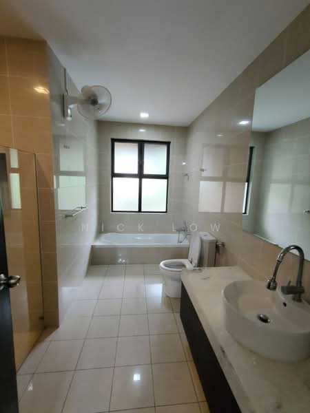 Rumah Berkembar untuk Disewa di Leisure Farm (Gelang Patah) - Nick Low - Bathroom - PropertyGuru.com.my