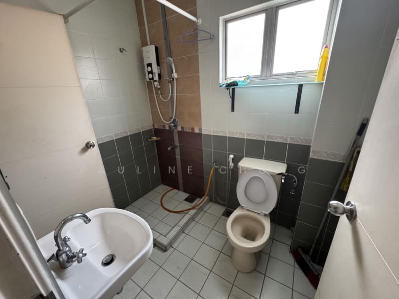 Rumah Teres untuk Disewa di Bukit Rahman Putra (Sungai Buloh) - Pauline Chong - Bathroom - PropertyGuru.com.my