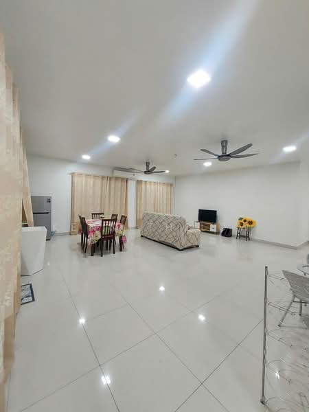 Kondominium untuk Disewa di Suasana Lumayan - Kenneth Low - Living Room - PropertyGuru.com.my
