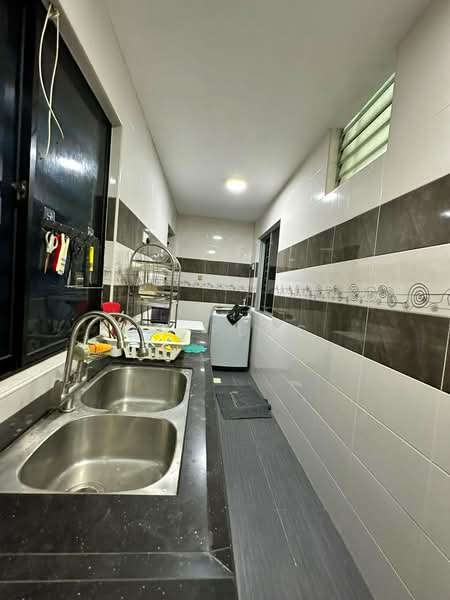 1.5-storey Terraced House for Rent in Taman Rinting (Masai) - YC Fung - Kitchen - PropertyGuru.com.my