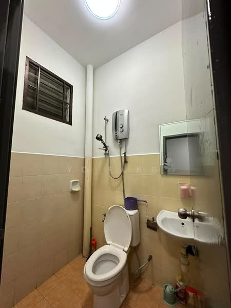 1.5-storey Terraced House for Rent in Taman Rinting (Masai) - YC Fung - Bathroom - PropertyGuru.com.my