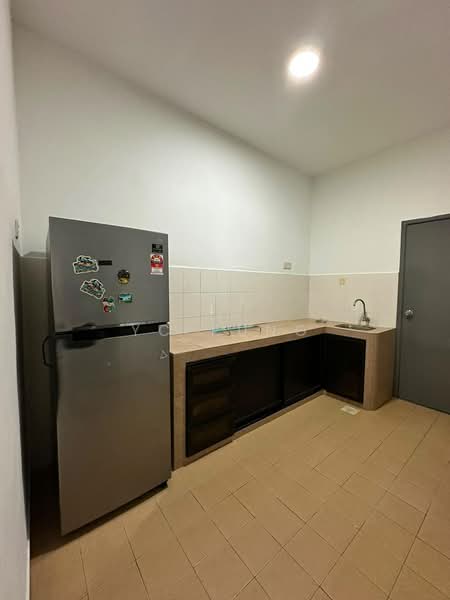 1.5-storey Terraced House for Rent in Taman Rinting (Masai) - YC Fung - Kitchen - PropertyGuru.com.my