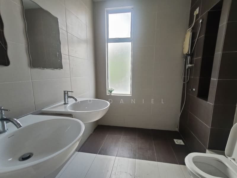 Cluster House for Sale in Bandar Parklands (Klang) - Kho Daniel - Bathroom - PropertyGuru.com.my