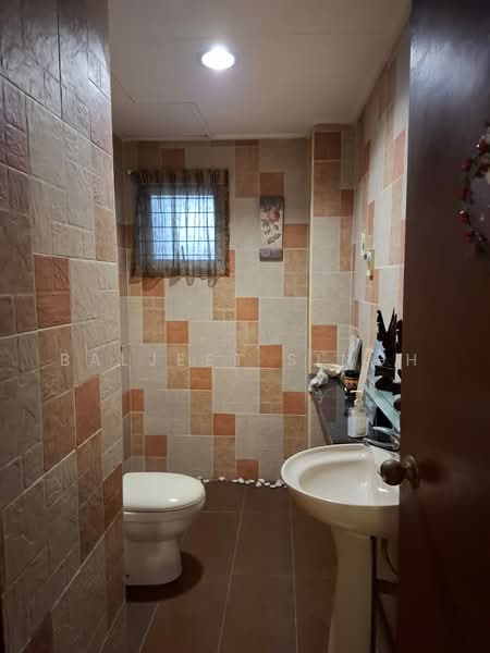 Rumah Teres 2-Tingkat untuk Dijual di Kota Kemuning (Shah Alam) - Baljeet Singh - Bathroom - PropertyGuru.com.my