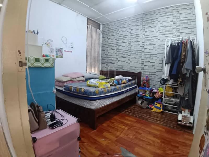 1-storey Terraced House for Sale in Bandar Kinrara Seksyen 1 (Bandar Kinrara) - Henrick Tan - Bedroom - PropertyGuru.com.my
