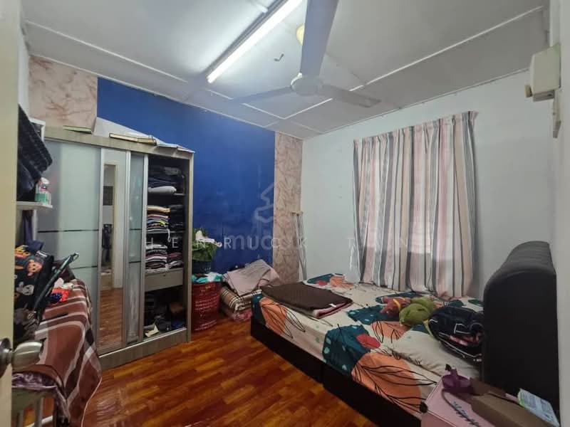 1-storey Terraced House for Sale in Bandar Kinrara Seksyen 1 (Bandar Kinrara) - Henrick Tan - Bedroom - PropertyGuru.com.my