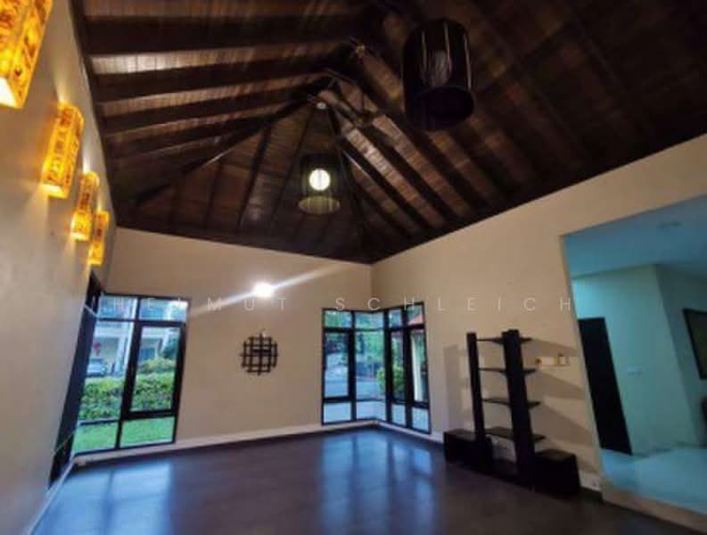 Rumah Banglo untuk Dijual di Bukit Gita Bayu (Seri Kembangan) - Helmut Schleich - Living Room - PropertyGuru.com.my