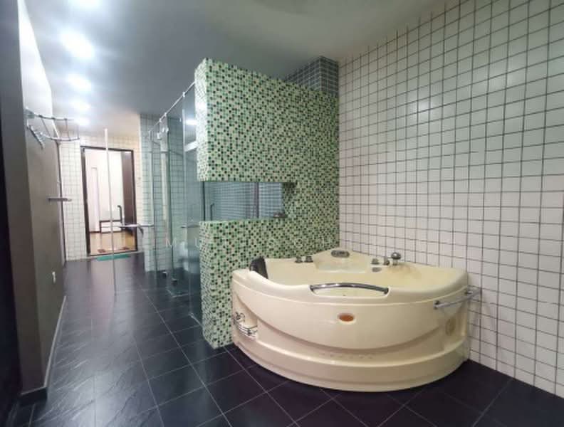 Rumah Banglo untuk Dijual di Bukit Gita Bayu (Seri Kembangan) - Helmut Schleich - Bathroom - PropertyGuru.com.my