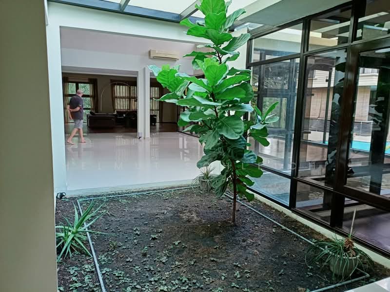 Rumah Banglo untuk Dijual di Bukit Gita Bayu (Seri Kembangan) - Helmut Schleich - Living Room - PropertyGuru.com.my