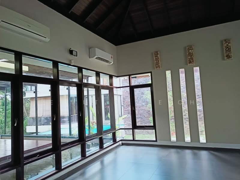 Rumah Banglo untuk Dijual di Bukit Gita Bayu (Seri Kembangan) - Helmut Schleich - Living Room - PropertyGuru.com.my