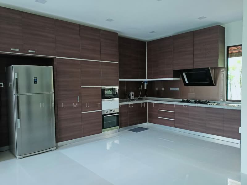 Rumah Banglo untuk Dijual di Bukit Gita Bayu (Seri Kembangan) - Helmut Schleich - Kitchen - PropertyGuru.com.my