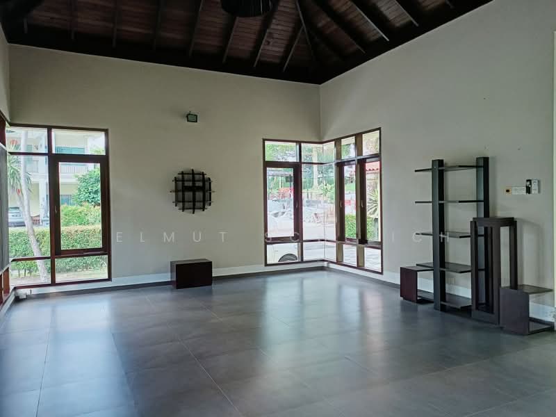 Rumah Banglo untuk Dijual di Bukit Gita Bayu (Seri Kembangan) - Helmut Schleich - Living Room - PropertyGuru.com.my