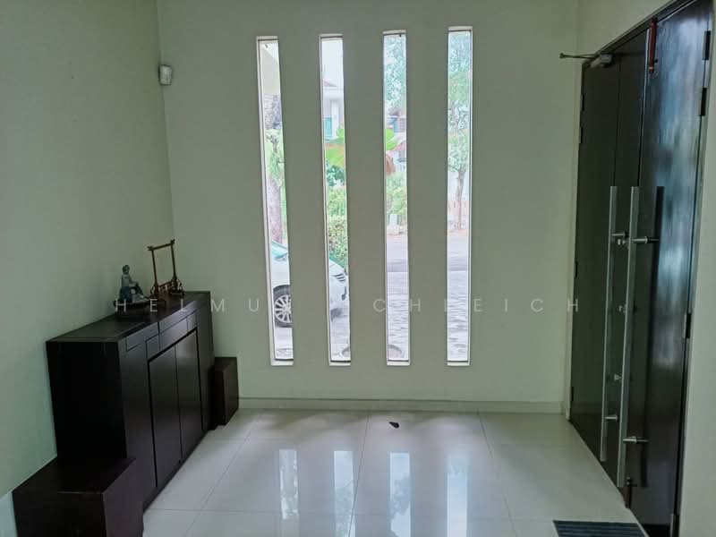 Rumah Banglo untuk Dijual di Bukit Gita Bayu (Seri Kembangan) - Helmut Schleich - Entrance - PropertyGuru.com.my