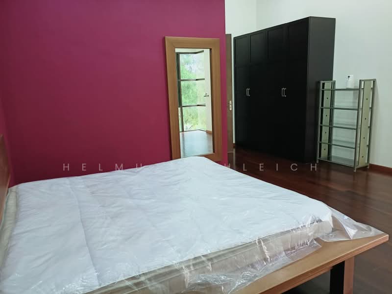 Rumah Banglo untuk Dijual di Bukit Gita Bayu (Seri Kembangan) - Helmut Schleich - Bedroom - PropertyGuru.com.my
