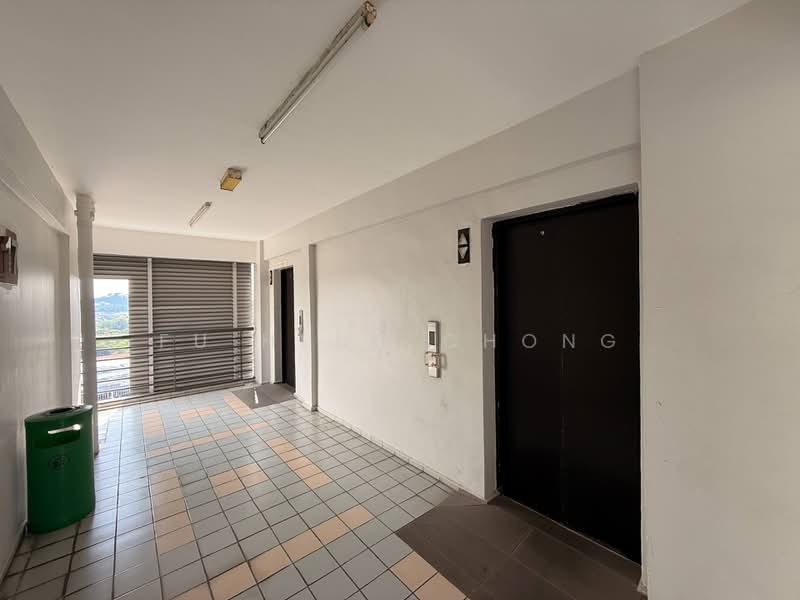 Pangsapuri untuk Dijual di Seri Mutiara Apartment - Fu Heng Chong - Corridor - PropertyGuru.com.my