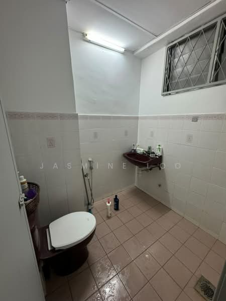 Condominium for Rent at Kelana Puteri - Jasmine Loo - Bathroom - PropertyGuru.com.my