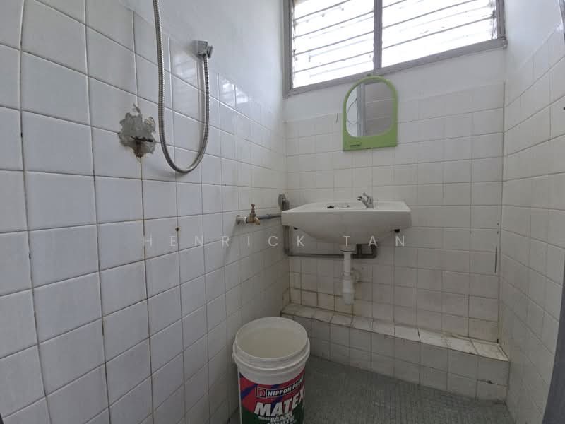 1-storey Terraced House for Sale in Taman Sri Muda (Shah Alam) - Henrick Tan - Bathroom - PropertyGuru.com.my