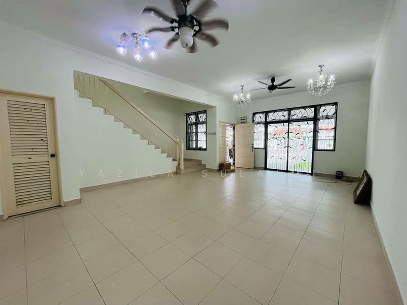 Rumah Teres 2 Tingkat untuk Disewa di Seksyen 7 (Shah Alam) - Yazila Sulaimi - Living Room - PropertyGuru.com.my
