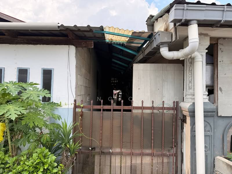 Rumah Teres 1 Tingkat untuk Dijual di Taman Dahlia (Tampoi) - Fu Heng Chong - Exterior - PropertyGuru.com.my