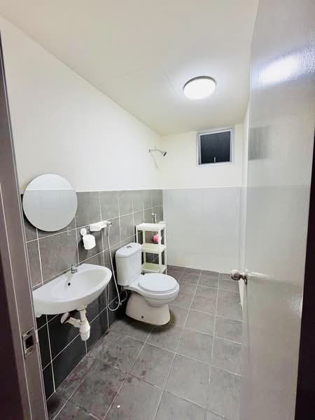 Pangsapuri untuk Disewa di Melodi Perdana - Erin Yusof - Bathroom - PropertyGuru.com.my