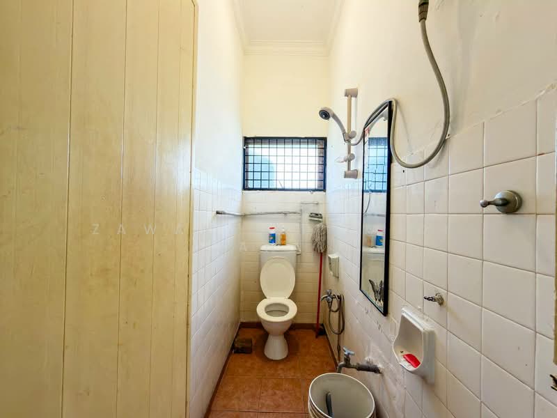 Rumah Teres 2 Tingkat untuk Dijual di Taman Dagang Jaya (Ampang) - Zawana BT Zaidi Ana - Bathroom - PropertyGuru.com.my