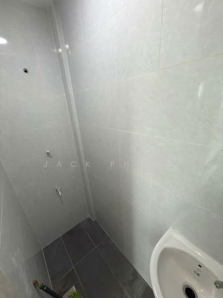 Rumah Flat untuk Dijual di Flat Taman Perling - Jack Phoon - Bathroom - PropertyGuru.com.my
