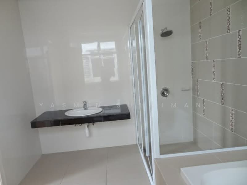 Rumah Berkembar untuk Dijual di Shah Alam (Selangor) - Yasmin Sulaiman - Bathroom - PropertyGuru.com.my