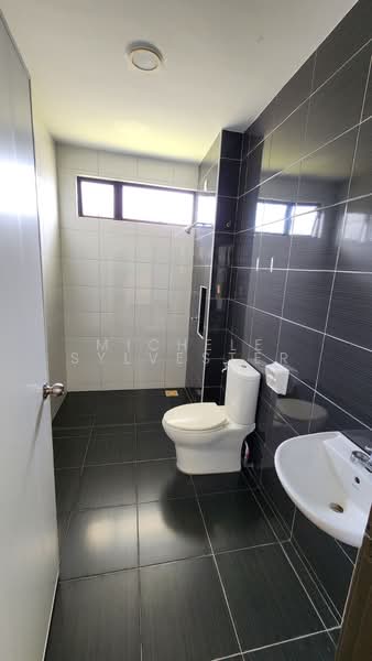 Rumah Kluster untuk Dijual di Setia Tropika (Johor Bahru) - Michele Sylvester - Bathroom - PropertyGuru.com.my