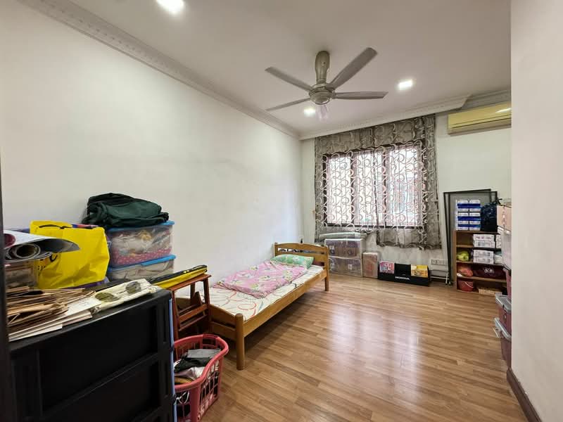 Rumah Berkembar untuk Dijual di Taman Naga Emas (Salak South) - Charles Tan - PropertyGuru.com.my