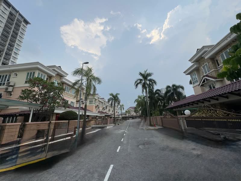Rumah Berkembar untuk Dijual di Taman Naga Emas (Salak South) - Charles Tan - PropertyGuru.com.my