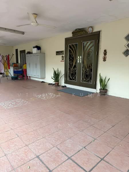 Rumah Teres untuk Dijual di Bandar Country Homes (Rawang) - Uthaya Kumar - Exterior - PropertyGuru.com.my