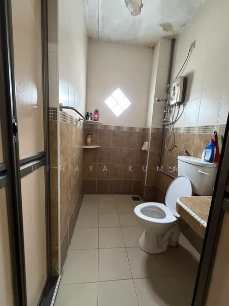 Rumah Teres untuk Dijual di Bandar Country Homes (Rawang) - Uthaya Kumar - Bathroom - PropertyGuru.com.my