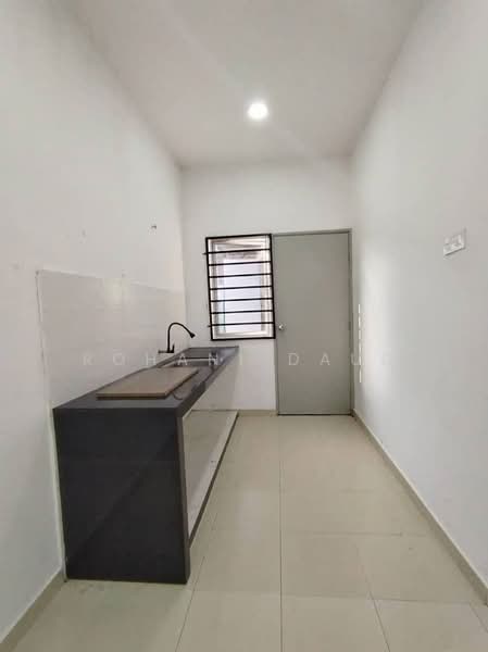 Rumah Teres 1 Tingkat untuk Disewa di Taman Nusari Bayu (Bandar Sri Sendayan) - Rohani Daud - Kitchen - PropertyGuru.com.my