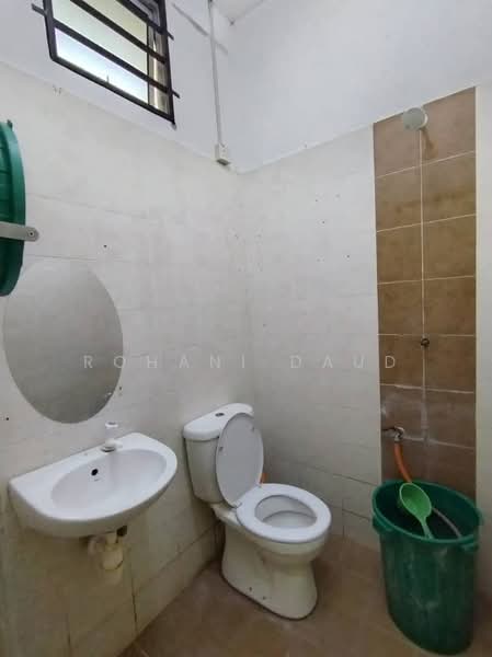 Rumah Teres 1 Tingkat untuk Disewa di Taman Nusari Bayu (Bandar Sri Sendayan) - Rohani Daud - Bathroom - PropertyGuru.com.my