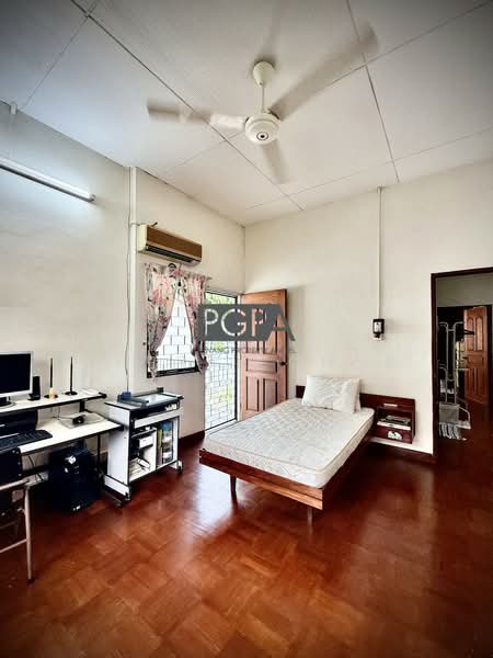 Rumah Berkembar untuk Dijual di George Town (Penang) - Cheryl Chng - Bedroom - PropertyGuru.com.my