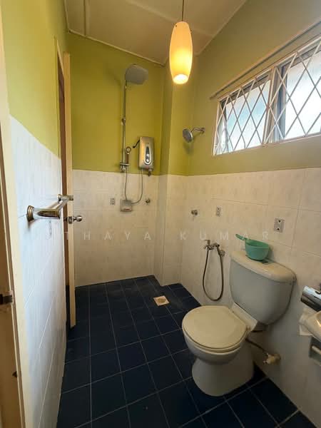 Rumah Teres untuk Dijual di Bandar Country Homes (Rawang) - Uthaya Kumar - Bathroom - PropertyGuru.com.my