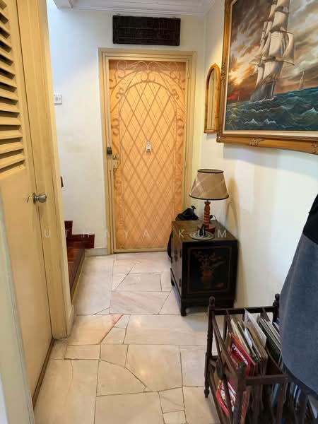 Rumah Teres untuk Dijual di Bandar Country Homes (Rawang) - Uthaya Kumar - Entrance - PropertyGuru.com.my