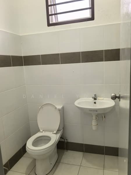 2-storey Terraced House for Sale in Taman Flora Heights (Pasir Gudang) - Daniel Yong - Bathroom - PropertyGuru.com.my