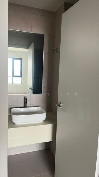 Service Residence for Sale at Melawati : Park One - Jenny Tan - Bathroom 2 - PropertyGuru.com.my