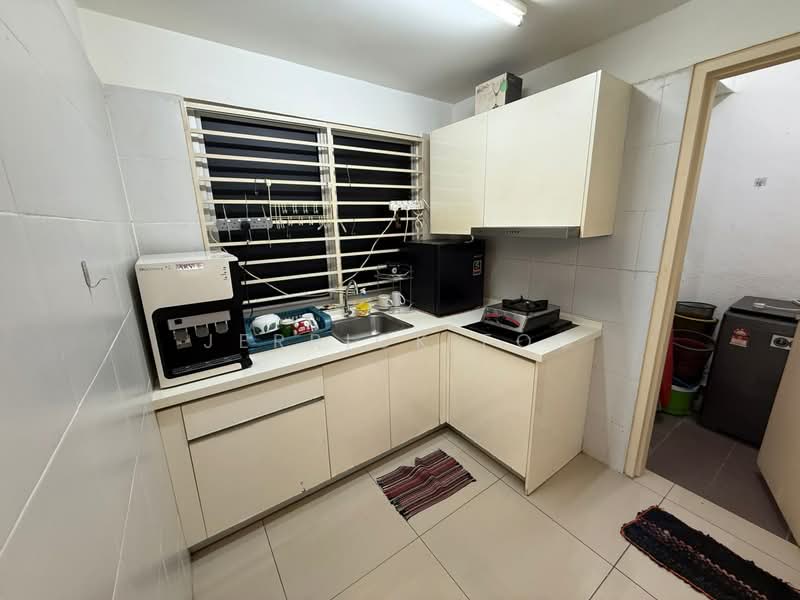 Service Residence for Sale at Galleria Equine Park - Jerrick Foo - Kitchen - PropertyGuru.com.my
